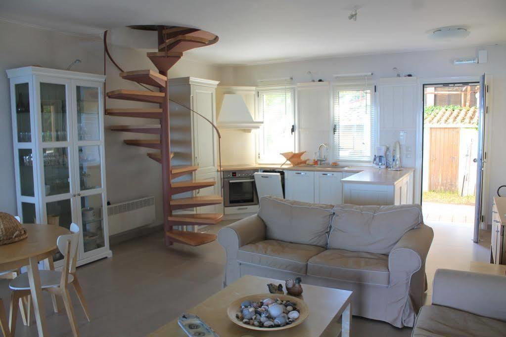 Avia Holiday Homes Esterno foto
